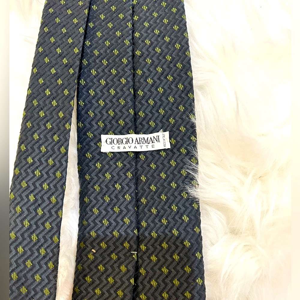 Gorgeous Giorgio Armani silk tie